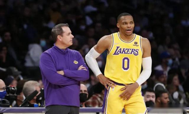 湖人交易的筹码！名宿谈詹姆斯错失目标，高管提到威少的未来