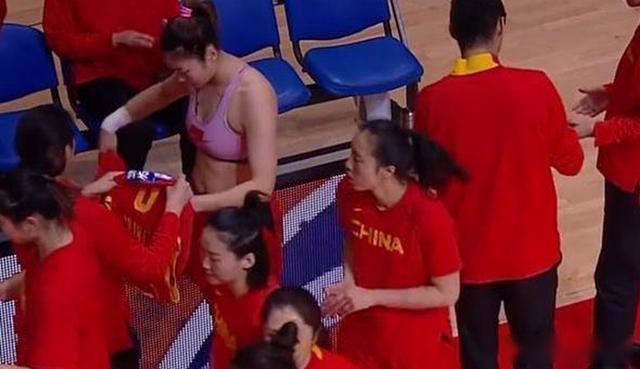 女篮国手和周琦是同事!场外换球衣不拘小节,曾拒绝国外富商追求