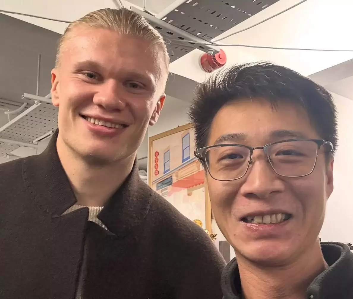 一家中餐馆在哈兰德光顾后推出同名套餐，包含烧鸭、叉烧及脆皮烧肉