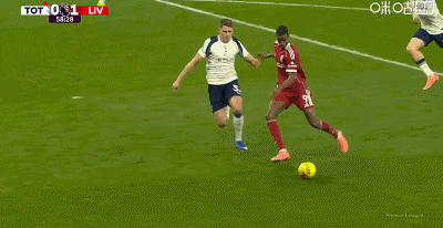 剪刀脚铲伊萨克致其受伤，范德芬赛后社媒被利物浦球迷攻击