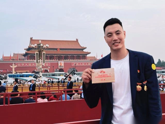 青年榜样，北京男篮队长翟晓川现场观礼阅兵仪式