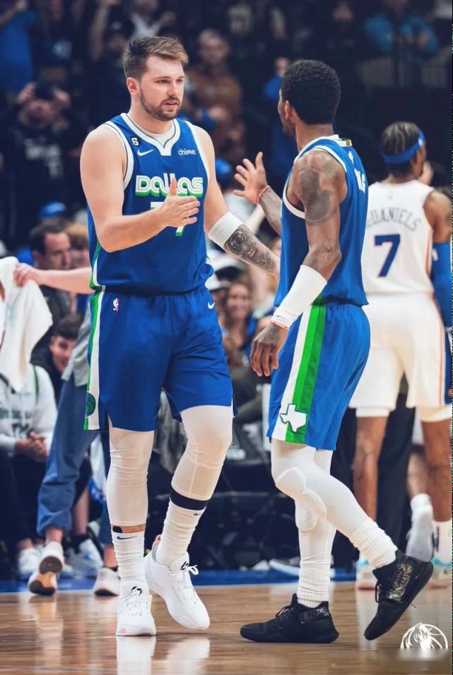 快船与库里的意外交集引发球迷热议新赛季战术布局或将迎来巨变