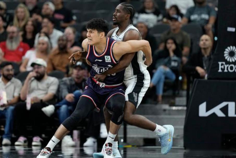 北控后悔不？NBA季前赛陈国豪连续两场上双，下赛季或迎蜕变！ (http://www.tiidu.cn/) 娱乐 第2张