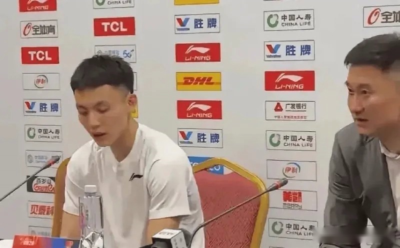 G2惨败！杜锋发布会疑惑胡明轩被罚出+展露健忘！徐杰又没发言！ (http://www.dinkfamily.com/) 体育 第3张