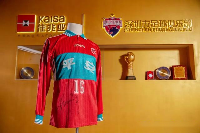衣往情深①：新生深足的烈火红心，从那件拉风的进口球衣说起