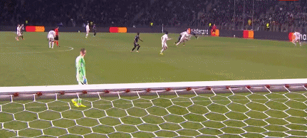 半场:卡拉巴赫1-1阿贾克斯,卡米洛-杜兰破门,多尔贝格扳平 半场:卡拉巴赫1-1阿贾克斯,卡米洛-杜兰破门,多尔贝格扳平