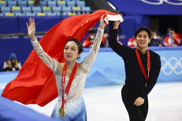 吉尼斯官方认证!恭喜中国队!隋文静韩聪领证书,神仙CP搭档15年