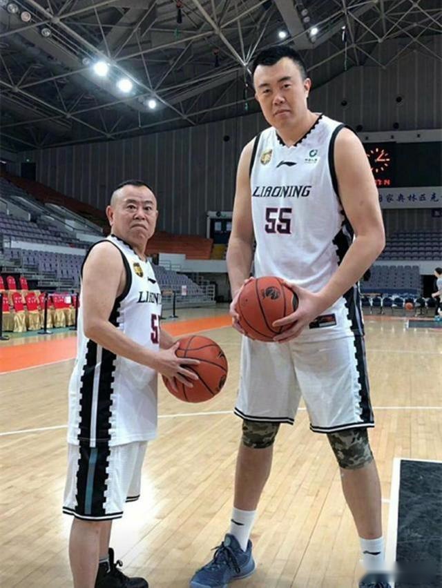 舍不得买鞋却全力资助韩德君打球，成名后的韩德君如何回报姐姐？