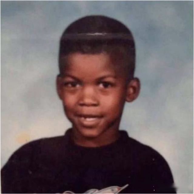 被妈妈抛弃后被同学家收养，成名后的巴特勒如何回报莱斯利一家？