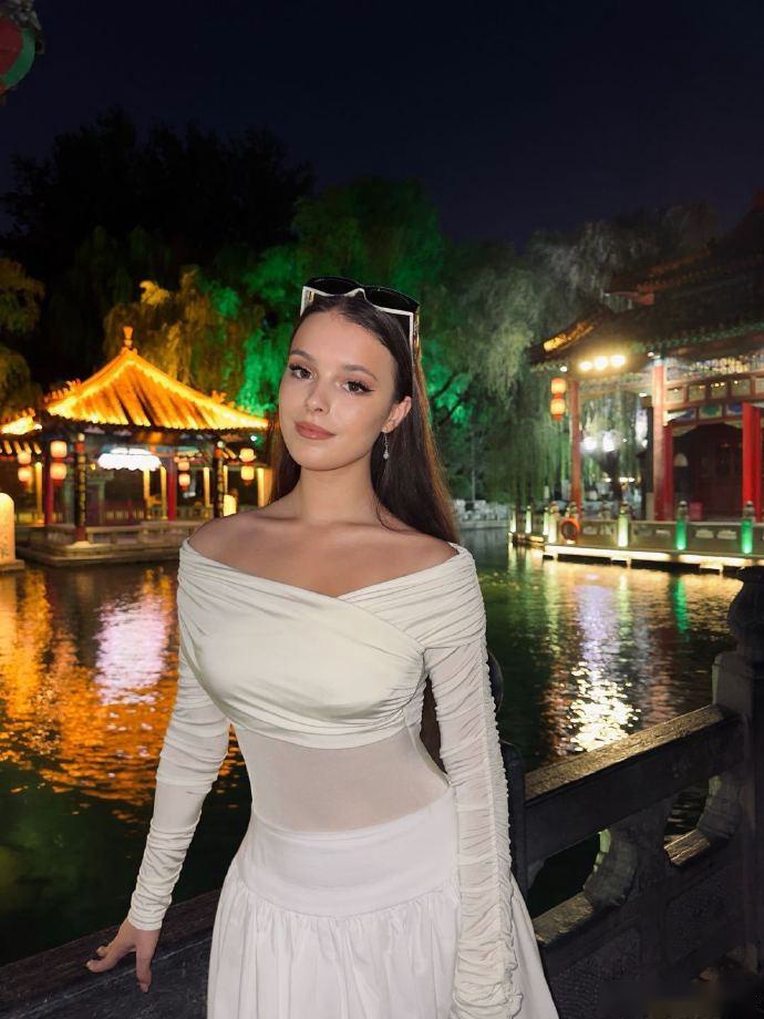 太美了，奥运冠军谢尔巴科娃打卡济南趵突泉 (http://www.zjmmc.cn/) hsti 第4张