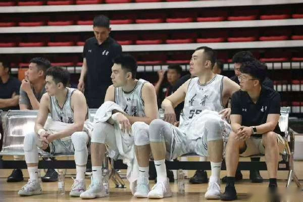 辽媒：韩德君推迟退役，为辽宁的家乡荣誉最后一战
