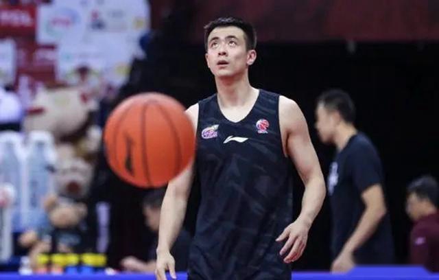 经历困难留在辽宁男篮！是CBA少有的传统后卫，与女友好事将近