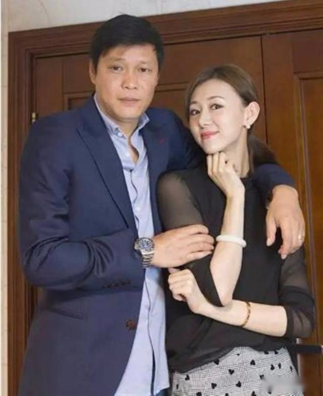 范志毅当年为何会和空姐李倩离婚?离婚10年,李倩现状如何?
