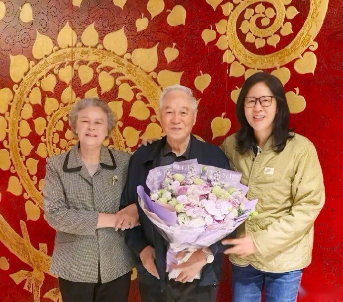 郎平与女排功勋主帅邓若曾指导再聚：转眼已经40年了 (https://www.olegood.com/) pet 第1张