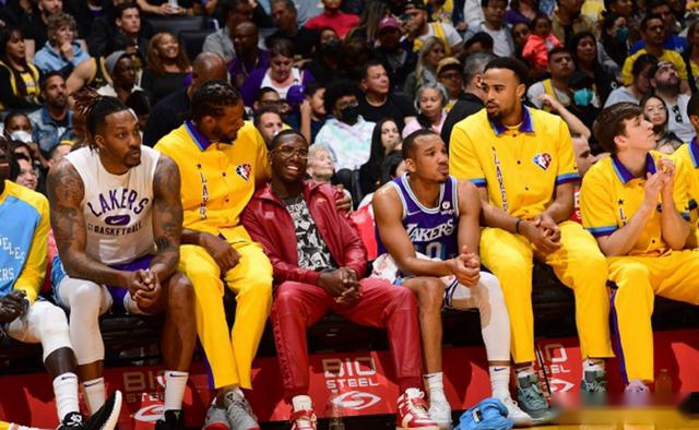 湖人交易的筹码！名宿谈詹姆斯错失目标，高管提到威少的未来