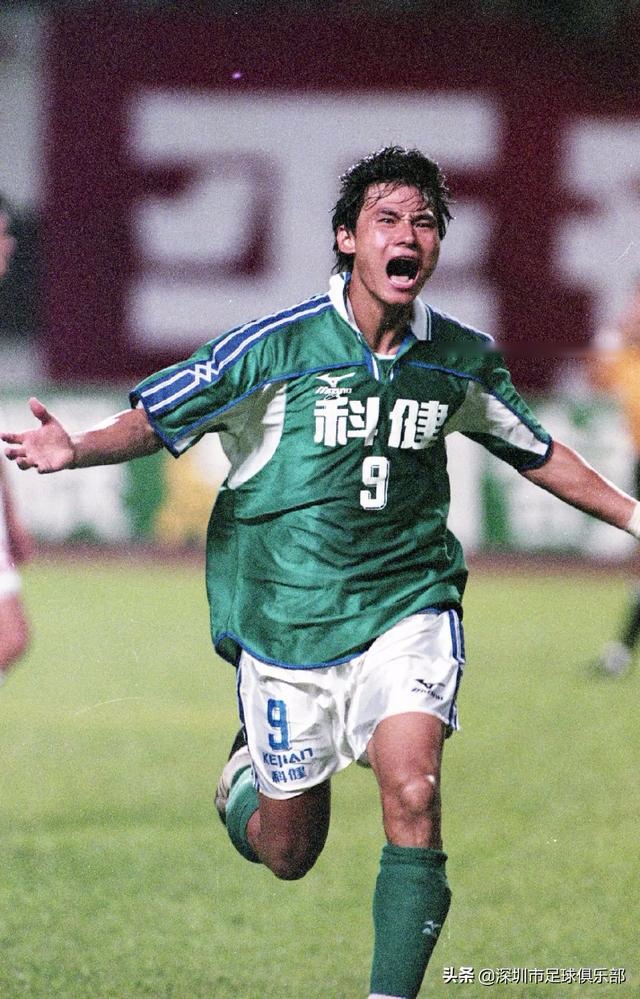 衣往情深①：新生深足的烈火红心，从那件拉风的进口球衣说起