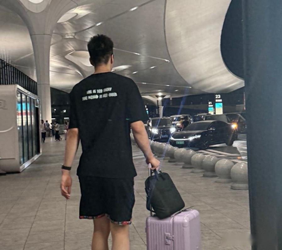 海外球员陆续出征！浙江聚餐送别余嘉豪，王俊杰启程备战新赛季！ (http://www.armanice.com/) 体育 第1张