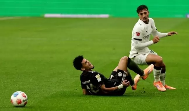 卡斯特罗普：踢拜仁染红是我铲球出现了失误；我最擅长8号位