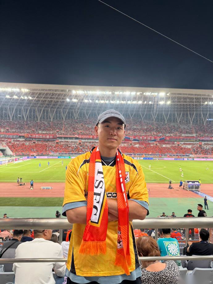 高诗岩：人生第一次现场看足球，精彩震撼，大雷哥牛逼 (http://www.jingganghuifeng.com.cn/) 体育 第1张