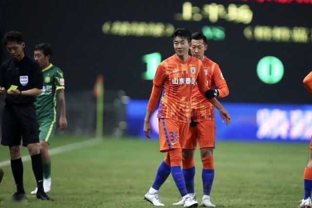 人情味十足！泰山队悄然续约4老将 足球至暗时刻展现责任与担当