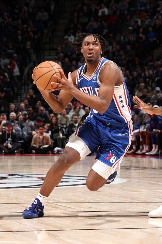 马克西高效贡献28分6助攻串联进攻