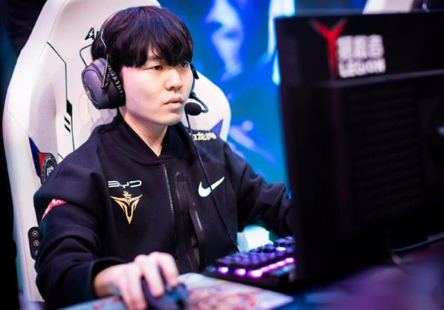 韩网热议“lol历史第2中单”：必须是Rookie！showmaker就算了吧