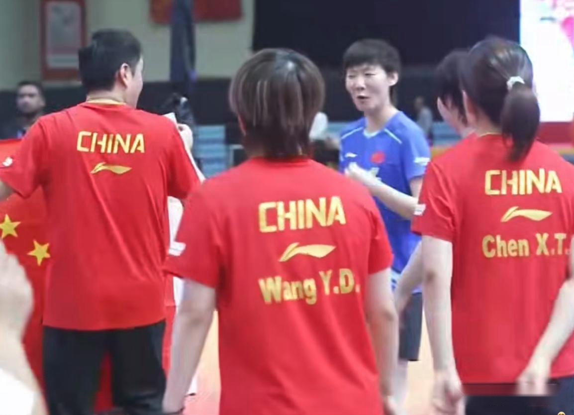 女团3-0日本！孙颖莎展可爱，王曼昱分享喜悦，全员举国旗庆祝！ (http://www.armanice.com/) 体育 第4张