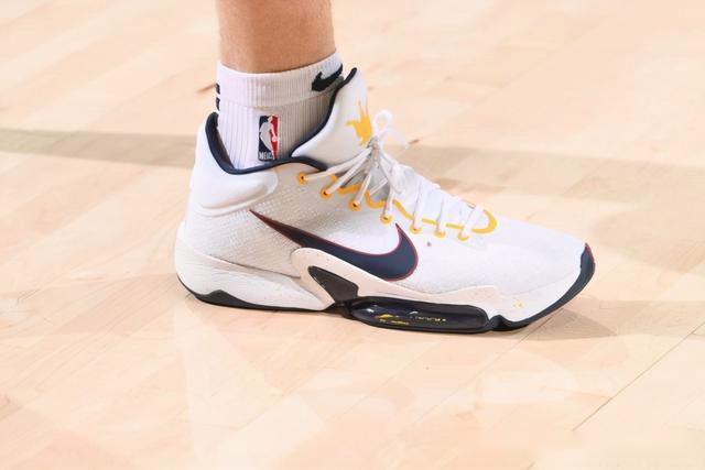 NBA球员上脚:保罗·乔治上脚PG2.5,老詹战靴Lebron 19曝光