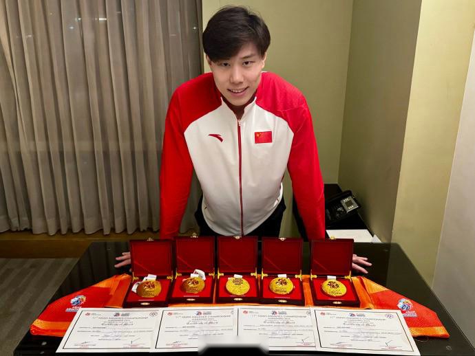 覃海洋社媒晒出5枚游泳亚锦赛金牌，祝愿家国共好 (http://www.busunion.cn/) 体育 第2张