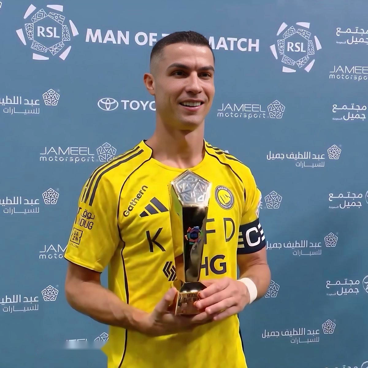 梅开二度+绝杀，C罗当选利雅得胜利vs费哈全场最佳球员