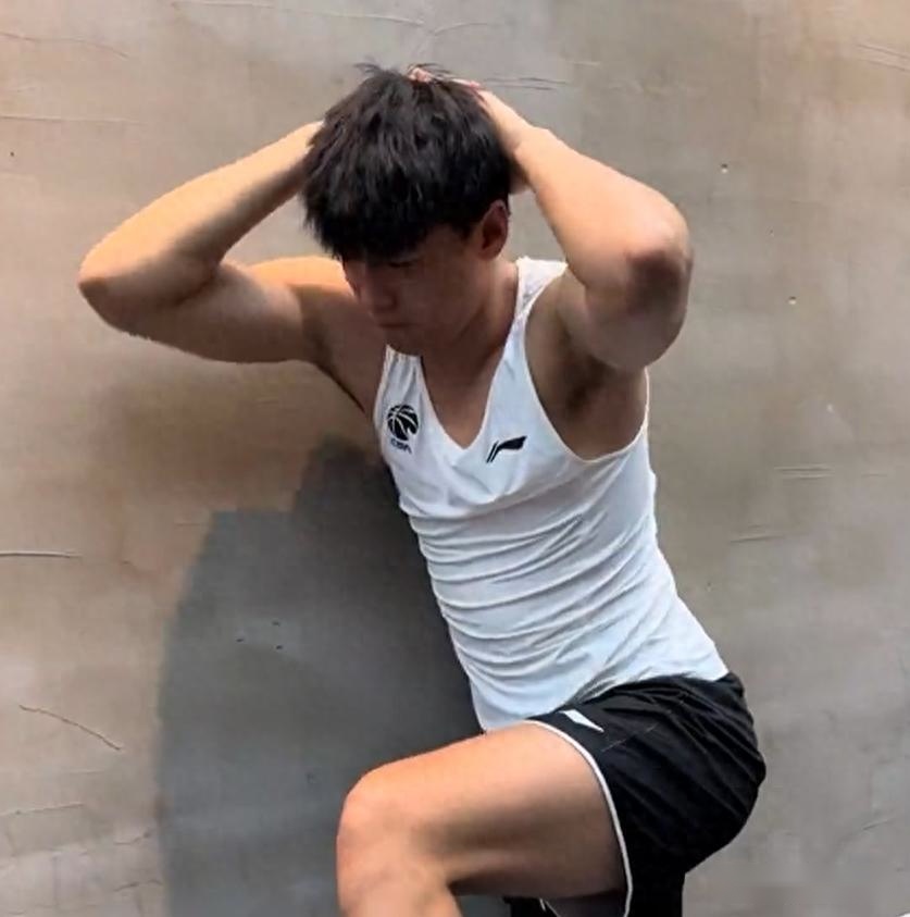 李虎翼真自律！雇训练师帮自己提升对抗，突破还是要更积极主动！ (http://www.tiidu.cn/) 娱乐 第1张