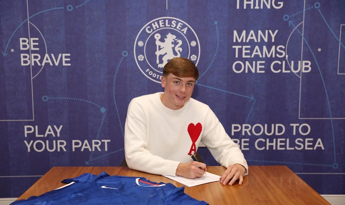 官方:17岁后卫莱维-理查兹与切尔西签下首份职业合同 官方:17岁后卫莱维-理查兹与切尔西签下首份职业合同