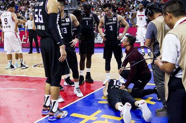 25岁天才被杨鸣激活！期待成为第二个朱芳雨，和女友逛街被拍