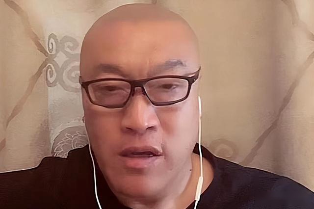 肘击、砸伤对手，辽篮冲冠需提防许钟豪，马健：太脏，早该被掏裆