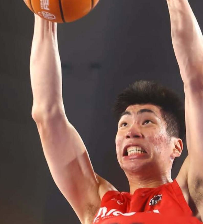 余嘉豪在西乙打出价值！轰17分，获核心地位中绝平三分，越来越棒 (http://www.tiidu.cn/) 娱乐 第2张