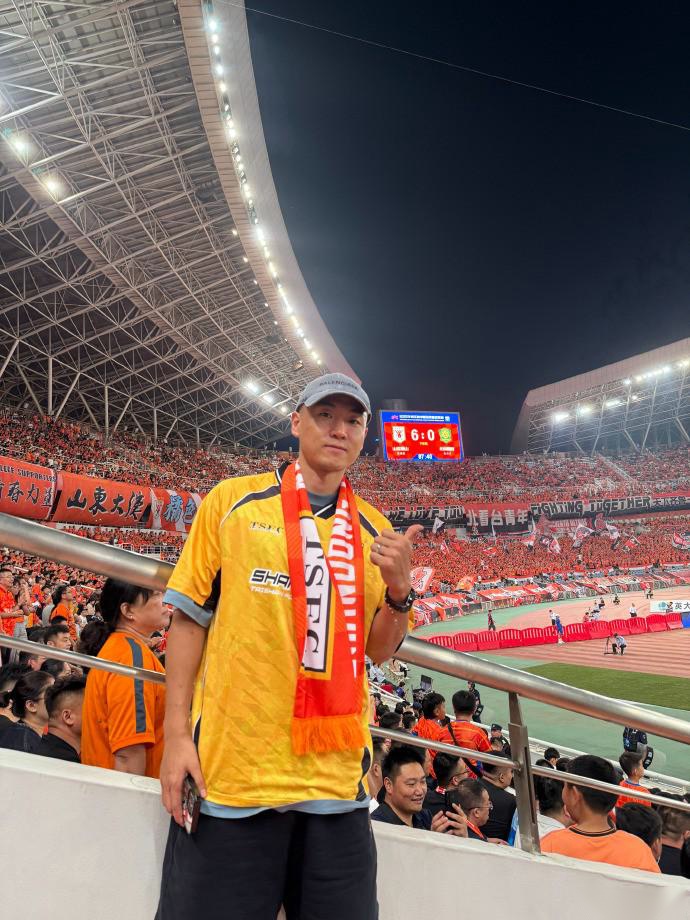 高诗岩：人生第一次现场看足球，精彩震撼，大雷哥牛逼 (http://www.jingganghuifeng.com.cn/) 体育 第2张