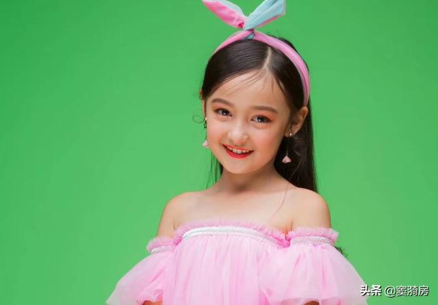 风起霓裳：小琉璃与娜扎同框卖萌，二人高度相似，预定明日之星