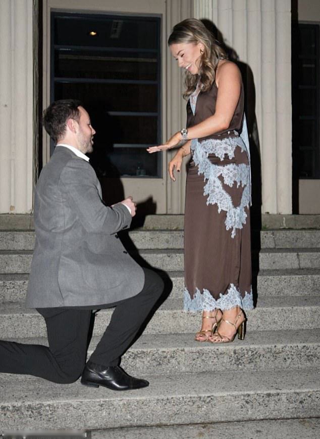 阿兰-希勒的女儿和橄榄球明星男友订婚，希勒送上祝福 (https://www.olegood.com/) 体育 第1张