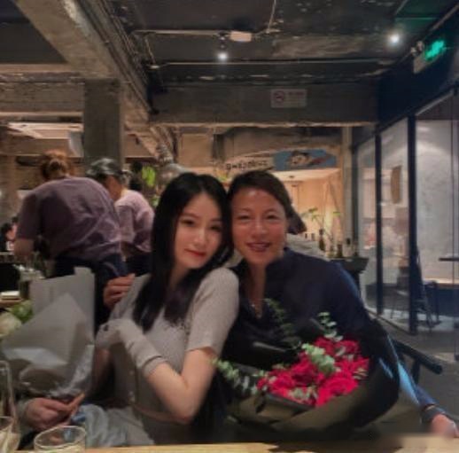 范志毅当年为何会和空姐李倩离婚?离婚10年,李倩现状如何?