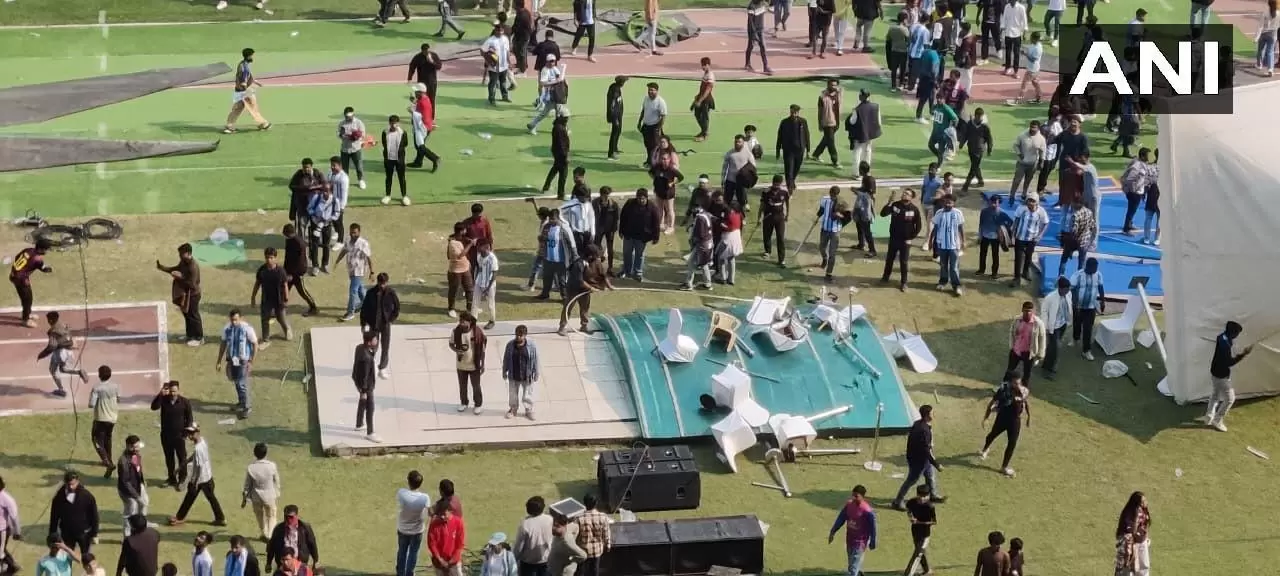 印媒:在梅西提前离场后印度球迷冲入球场大闹,有人受伤 印媒:在梅西提前离场后印度球迷冲入球场大闹,有人受伤