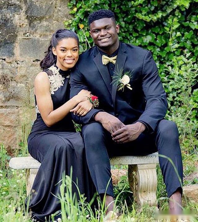 22岁躺赚4.7亿？锡安或赛季报销，3年只打85场比赛，开始跌落神坛