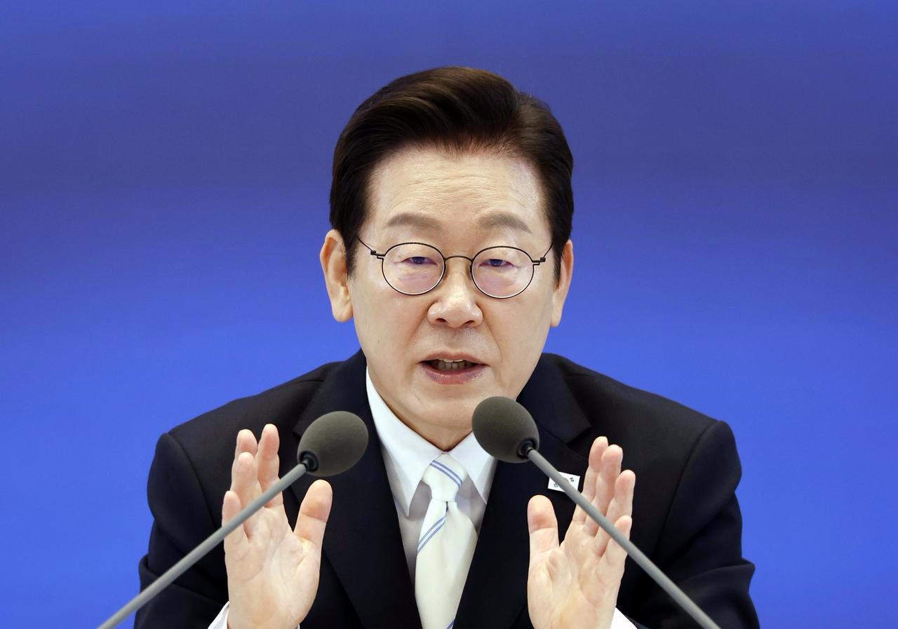 韩七万人集会，举星条旗吁不得减少驻韩美军，总统称韩军世界第五 (http://www.armanice.com/) 体育 第7张