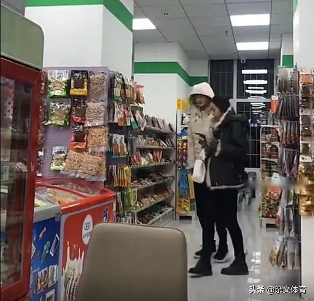 25岁天才被杨鸣激活！期待成为第二个朱芳雨，和女友逛街被拍