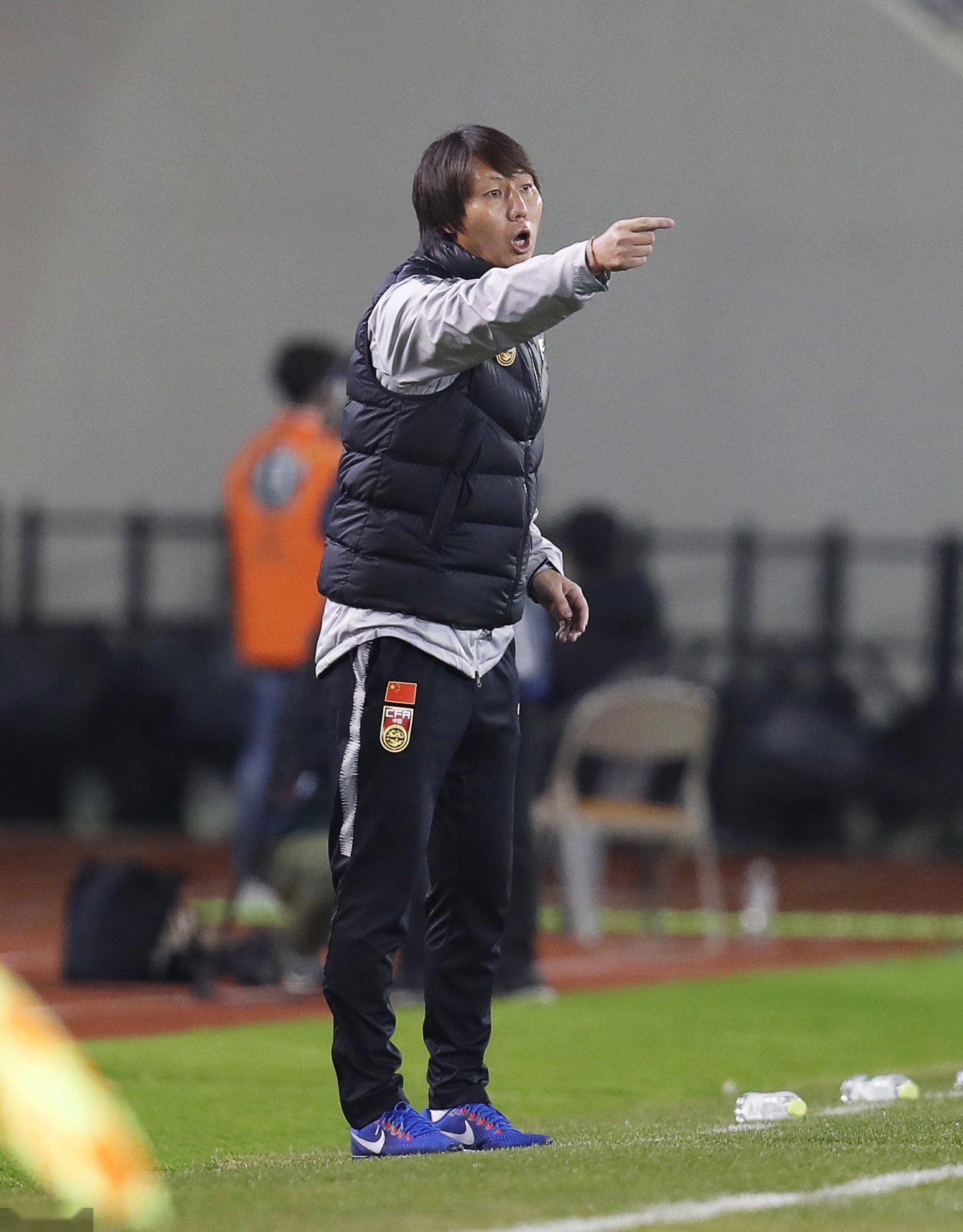 2019东亚杯,我国1-2日本。本场竞赛是国足新任主帅李铁的首秀,可是失利的成果也让李铁认识到了带领国足这项使命的艰巨。