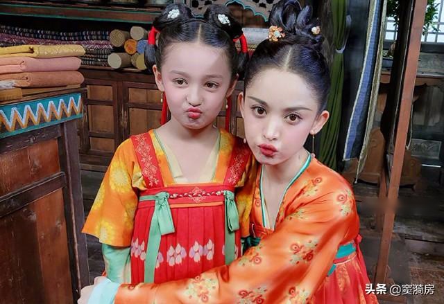 风起霓裳：小琉璃与娜扎同框卖萌，二人高度相似，预定明日之星