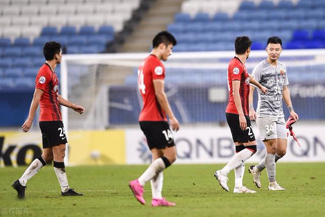 怒了!傅欢散步目送空门遭解说怒批,曾因“地铁”事件引球迷回怼