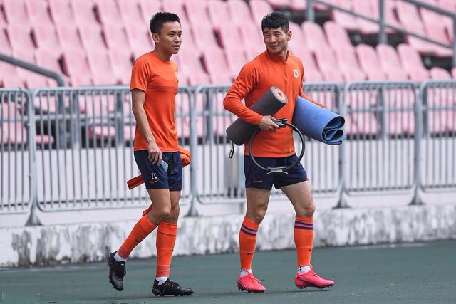 人情味十足！泰山队悄然续约4老将 足球至暗时刻展现责任与担当