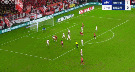 成都1-0亚泰继续领跑，韦世豪任意球制胜+伤退，王东升染红 (http://www.armanice.com/) 体育 第17张