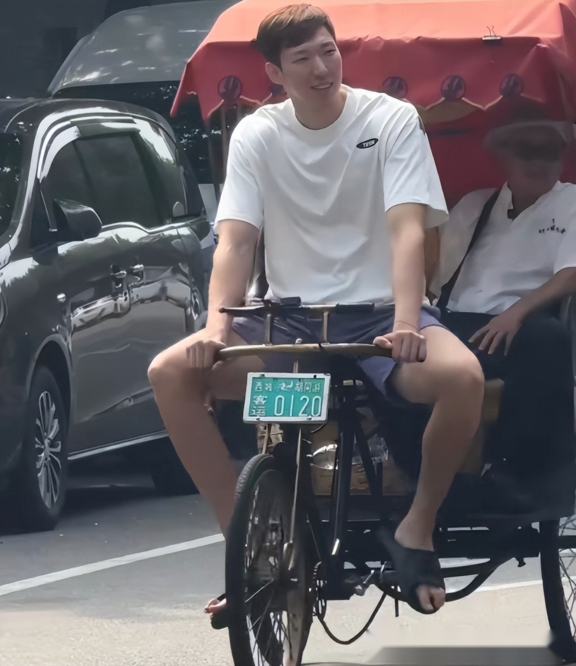 男篮第一中锋蹬三轮拉客？2米17周琦干起副业 网友：为退役谋出路 (http://www.armanice.com/) 体育 第2张