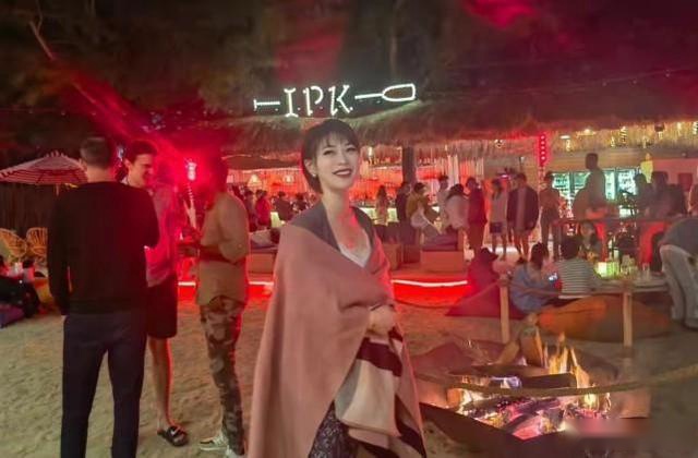 8场丢16球却力压王大雷首发，14年生涯，颜骏凌赚到多少薪水？